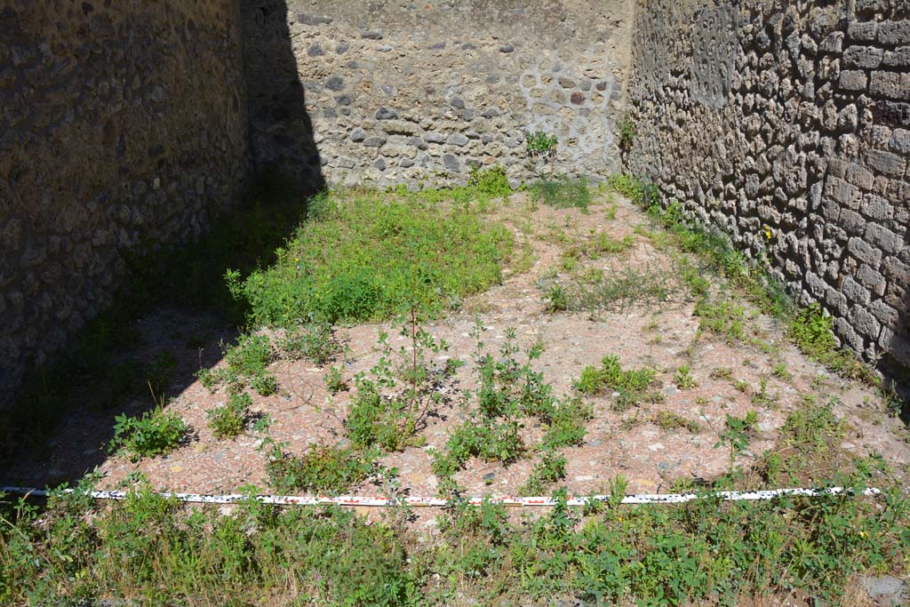 IX.5.14 Pompeii. May 2017. Room n, looking east across flooring.
Foto Christian Beck, ERC Grant 681269 DCOR.
