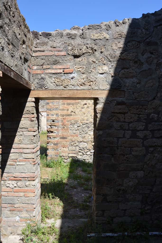 IX.5.14 Pompeii. May 2017. 
Room o, doorway in north wall in north-west corner, into room n.
Foto Christian Beck, ERC Grant 681269 DCOR.
