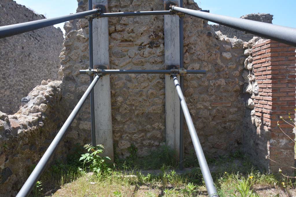 IX.5.14 Pompeii. May 2017. Kitchen “q”, west wall. 
Foto Christian Beck, ERC Grant 681269 DÉCOR.
