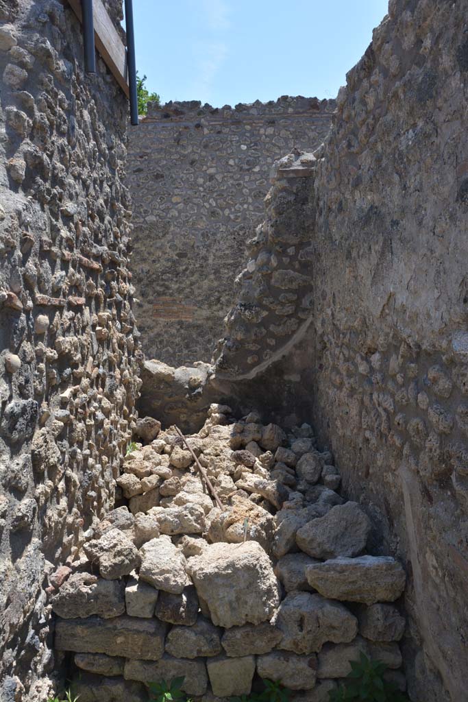 IX.5.14 Pompeii. May 2017. Room “u”, looking south from corridor “p”.
Foto Christian Beck, ERC Grant 681269 DÉCOR.
