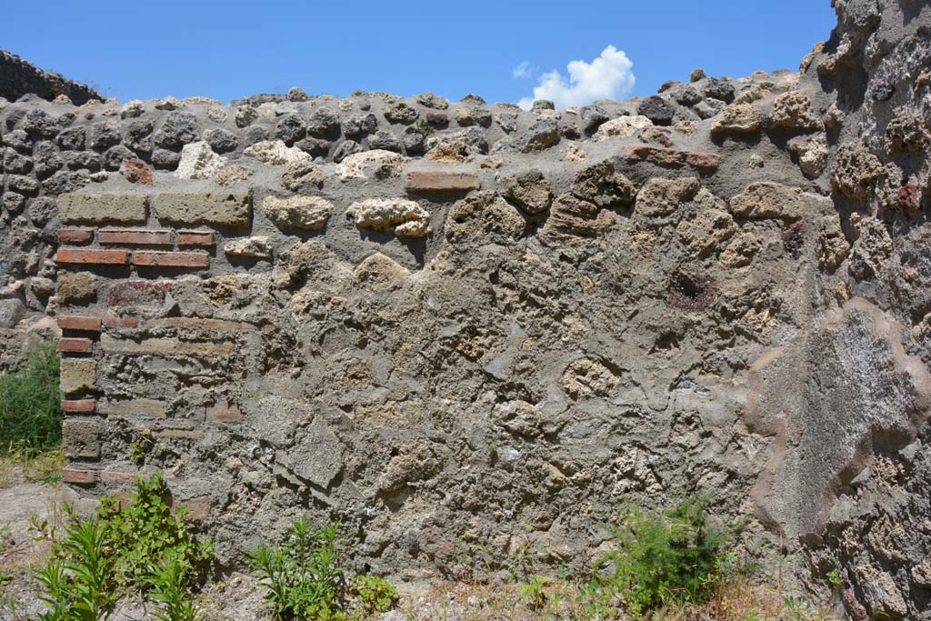 IX.5.14 Pompeii. May 2017. Room “r”, looking towards north wall on east side of doorway to corridor “p”.
Foto Christian Beck, ERC Grant 681269 DÉCOR.
