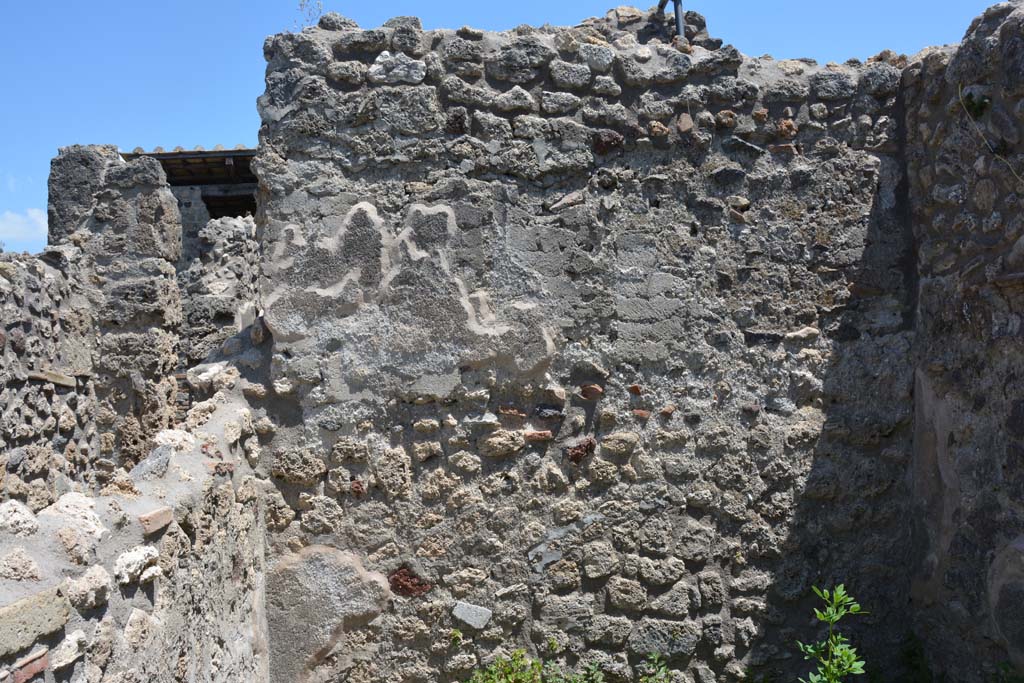 IX.5.14 Pompeii. May 2017. Room “r”, looking towards east wall. 
Foto Christian Beck, ERC Grant 681269 DÉCOR.
