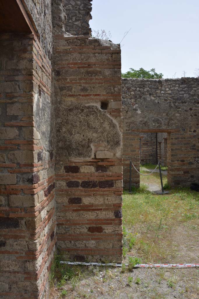 IX.5.14 Pompeii. May 2017. 
Room “b”, south-east corner of atrium, pilaster on east side of south ala “i”.
Foto Christian Beck, ERC Grant 681269 DÉCOR.
