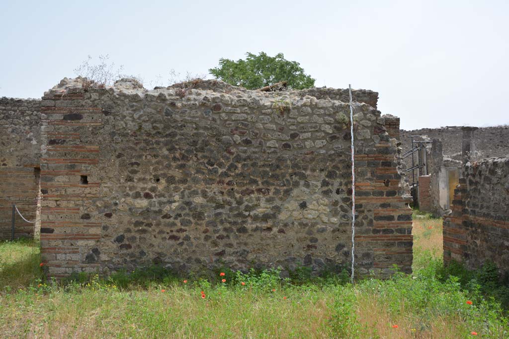 IX.5.14 Pompeii. May 2017. Room “b”, looking towards south wall of atrium, with south ala, “i”, on left, and room “m”, on right.
Foto Christian Beck, ERC Grant 681269 DÉCOR.

