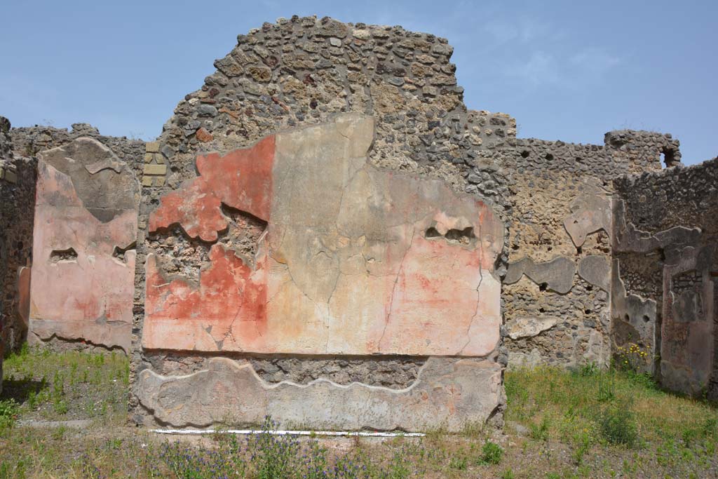 IX.5.14 Pompeii. May 2017. 
Room “b”, looking towards north wall of atrium between room “f”, triclinium, on left, and room “e”, north ala, on right.
Foto Christian Beck, ERC Grant 681269 DÉCOR.
