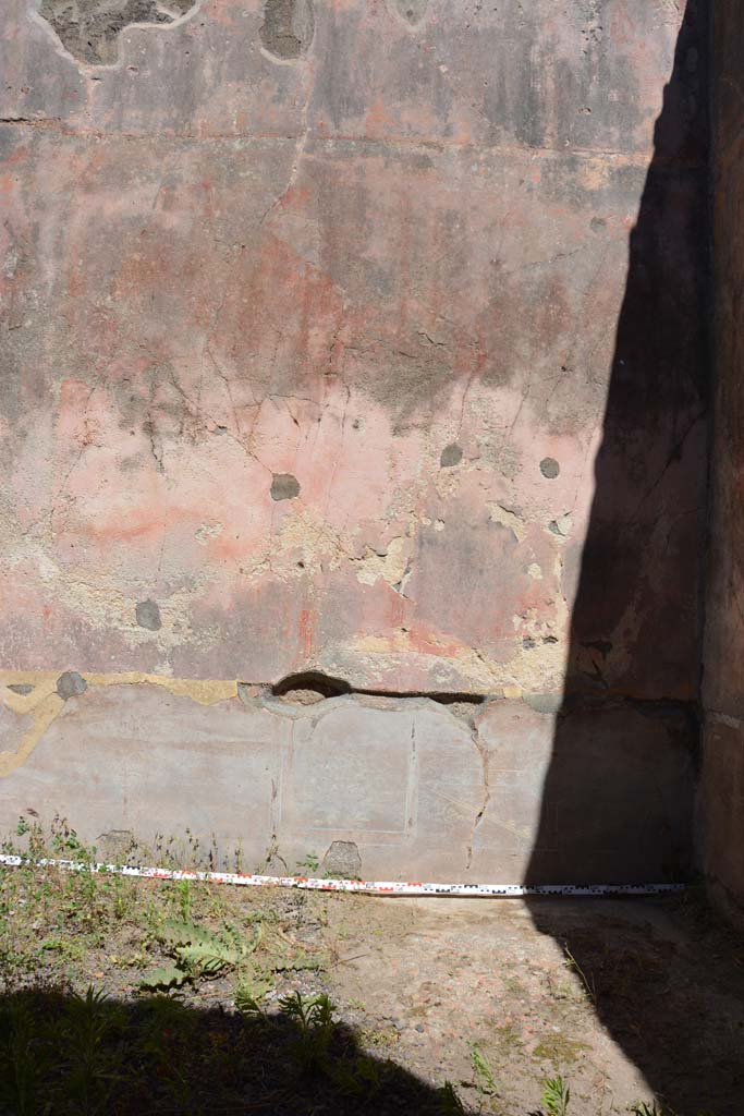 IX.5.14 Pompeii. May 2017. Room f, north wall at east end, with flooring.
Foto Christian Beck, ERC Grant 681269 DCOR
