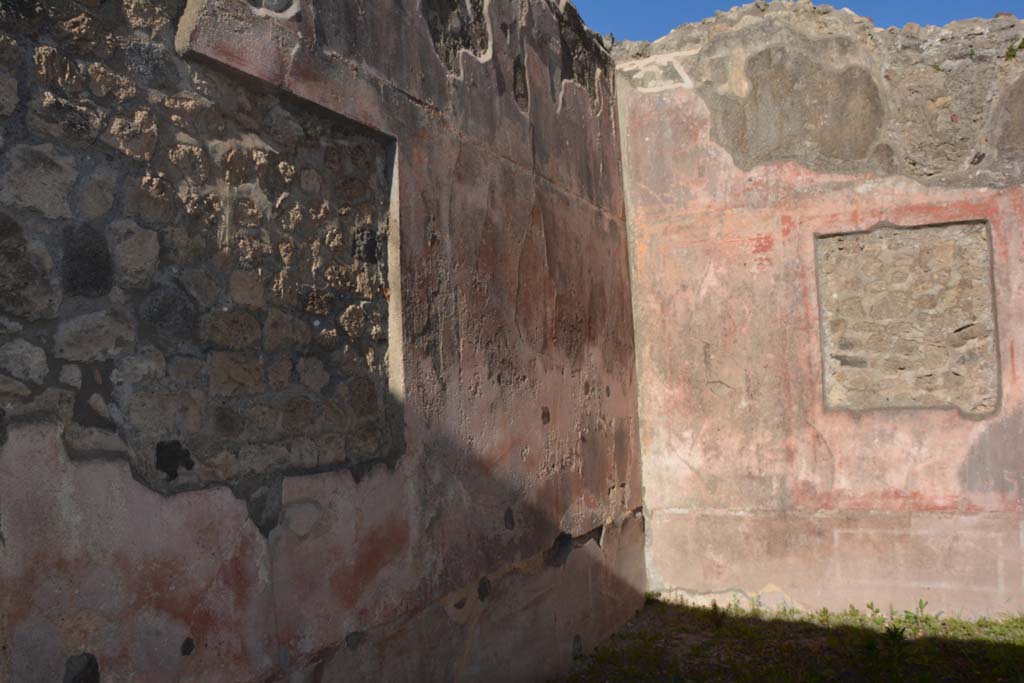 IX.5.14 Pompeii. March 2017. Room f, looking towards north-east corner. 
Foto Christian Beck, ERC Grant 681269 DCOR.
