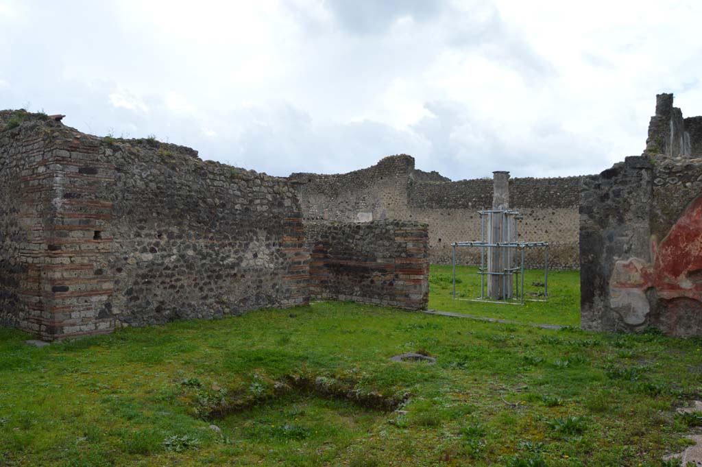 IX.5.14 Pompeii. March 2018. Looking south-west across impluvium in atrium.
Foto Taylor Lauritsen, ERC Grant 681269 DCOR.

