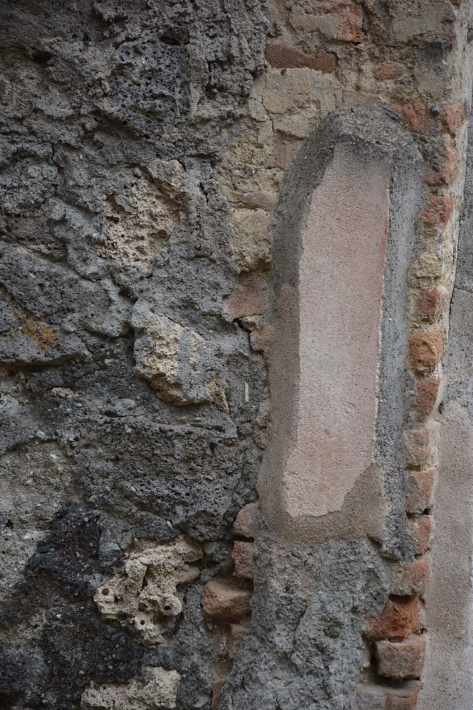 IX.5.14 Pompeii. May 2017. North ala e, Remaining stucco from upper south side of doorway d.
Foto Christian Beck, ERC Grant 681269 DCOR.
