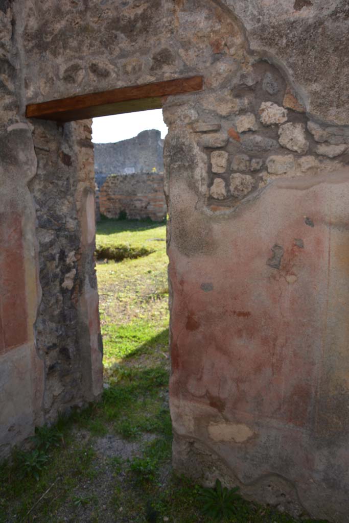 IX.5.14 Pompeii. March 2017. Room d, looking west towards doorway.
Foto Christian Beck, ERC Grant 681269 DCOR.

