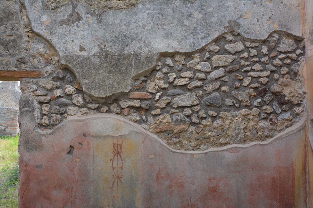 IX.5.14 Pompeii. May 2017. Room d, looking towards west wall on north side of doorway.
Foto Christian Beck, ERC Grant 681269 DCOR.
