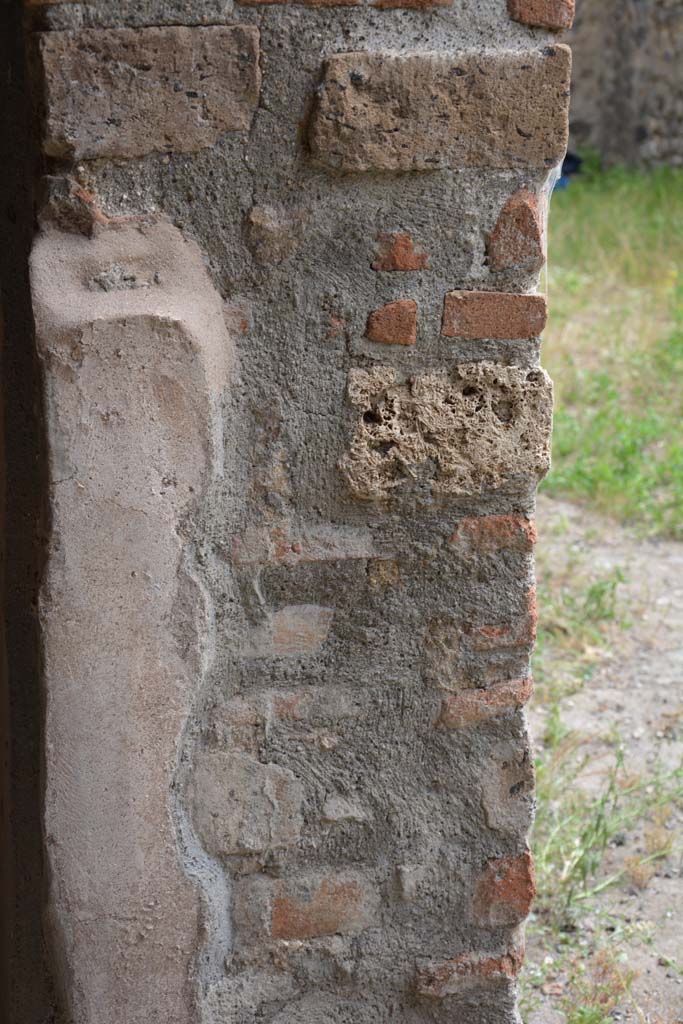 IX.5.14 Pompeii. May 2017. Room c, looking towards south side of doorway.  
Foto Christian Beck, ERC Grant 681269 DCOR.
