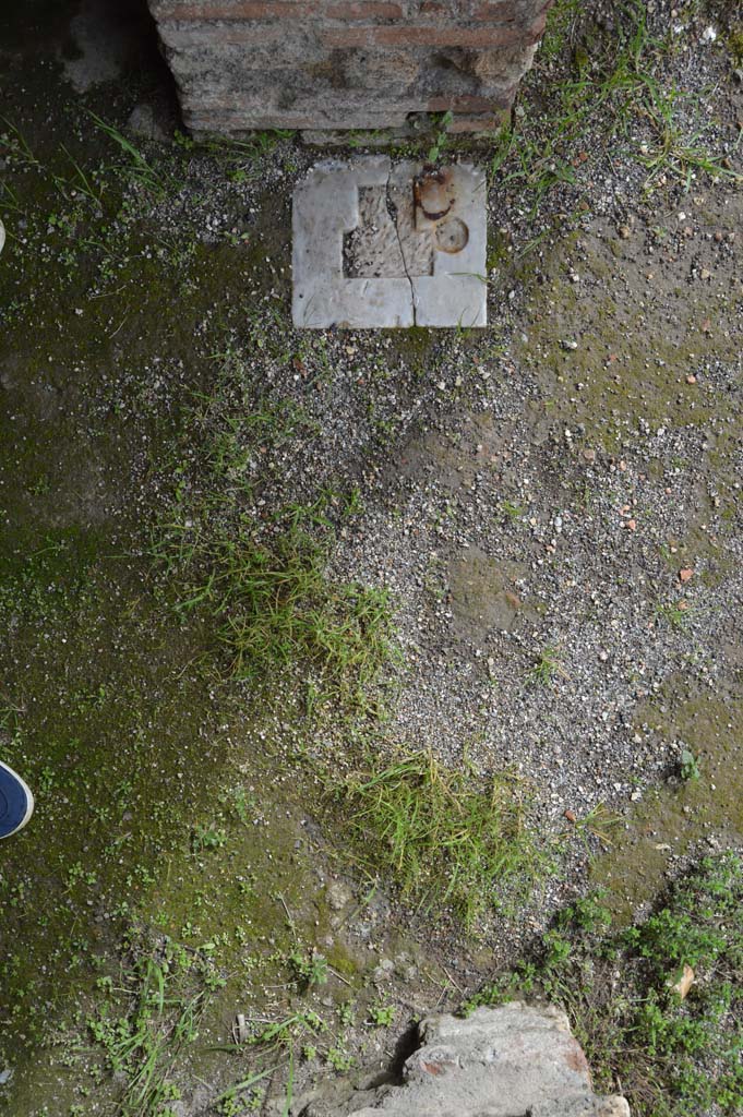 IX.5.14 Pompeii. March 2018. Doorway into room g.
Foto Taylor Lauritsen, ERC Grant 681269 DCOR.


