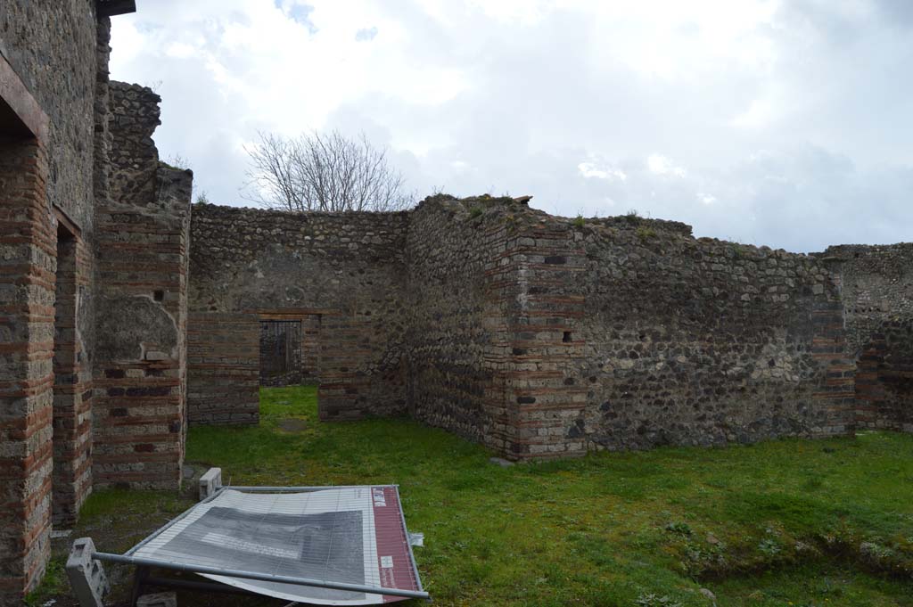 IX.5.14 Pompeii. March 2018. Looking south at doorway from room “g”, towards room “i”, with doorway through to IX.5.16.
Foto Taylor Lauritsen, ERC Grant 681269 DÉCOR. 
