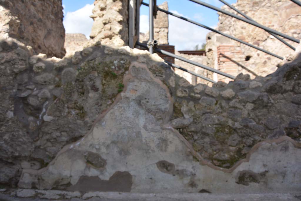 IX.5.16 Pompeii. March 2017. Front façade, continuing westwards.
Foto Christian Beck, ERC Grant 681269 DÉCOR.
