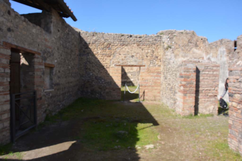 IX.5.16 Pompeii. March 2017. Room a’, looking north across atrium towards doorway leading into room i, of IX.5.14. 
Foto Christian Beck, ERC Grant 681269 DÉCOR.
