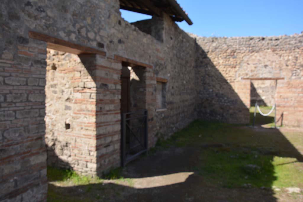 IX.5.16 Pompeii. March 2017. Room a’, looking north-west across atrium towards doorway into room f’, in centre.
Foto Christian Beck, ERC Grant 681269 DÉCOR.

