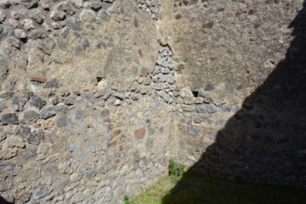 IX.5.16 Pompeii. March 2017. Room b, looking towards north wall and north-east corner.     
Foto Christian Beck, ERC Grant 681269 DCOR.
