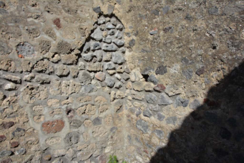 IX.5.16 Pompeii. March 2017. Room b, looking towards north-east corner.     
Foto Christian Beck, ERC Grant 681269 DCOR.

