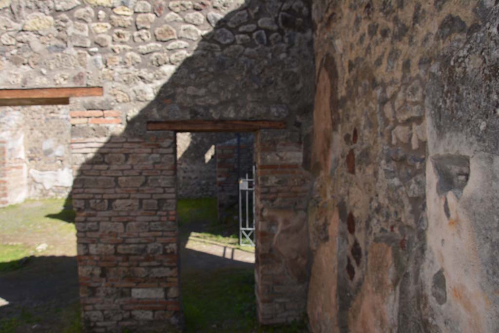 IX.5.16 Pompeii. March 2017. Room e’, looking east along south wall. 
Foto Christian Beck, ERC Grant 681269 DÉCOR.
According to PPM –
South wall of the kitchen, nothing is preserved of the lararium with serpents, as described by Mau (p.210).
He described – Two serpents approach to the altar with the pine cone and egg between plants and flowers above were three ribbons and on each of them was a bird, a fourth and a fifth ribbons hung down on both sides. Note that the kitchen intended for the private use of the master was in "u" (which corresponds to the room "q" of the plan published here).
See Carratelli, G. P., 1990-2003. Pompei: Pitture e Mosaici. IX (9). Roma: Istituto della enciclopedia italiana, (p.658 and 659, no.99).
