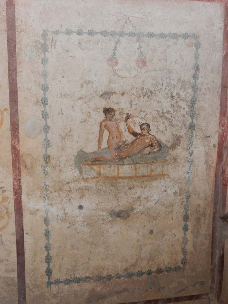 IX.5.16 Pompeii. June 2019. Cubiculum f’, detail of wall painting at east end of north wall.
Photo courtesy of Buzz Ferebee.
