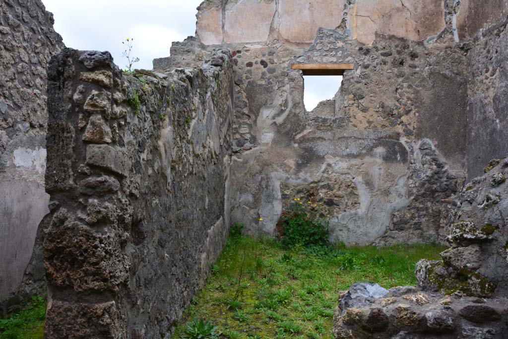 IX.5.17/6 Pompeii. March 2017. Room x, looking north through doorway. 
Foto Christian Beck, ERC Grant 681269 DCOR.

