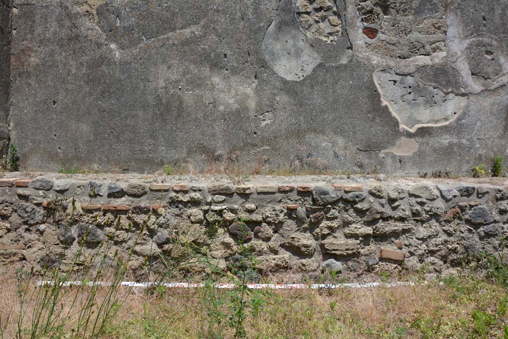 IX.5.17/6 Pompeii. May 2017. Room x, looking towards lower east wall.
Foto Christian Beck, ERC Grant 681269 DCOR.
