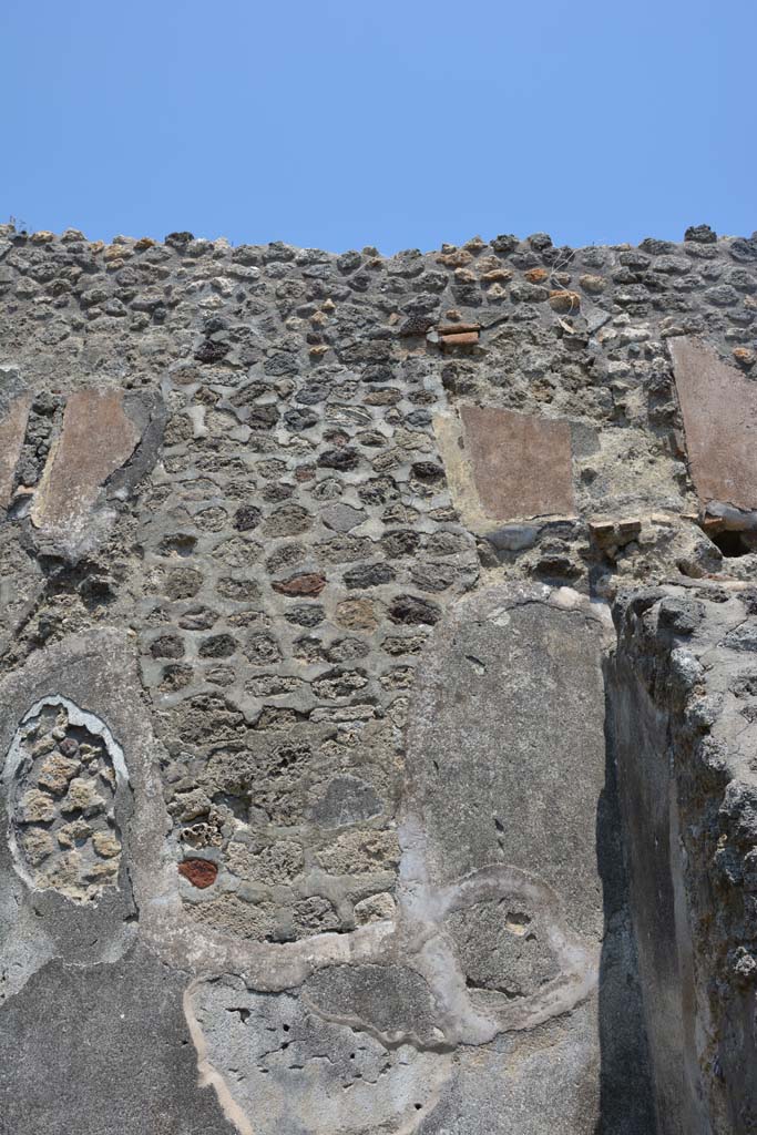 IX.5.17/6 Pompeii. May 2017. Room x, upper east wall at south end in south-east corner.
Foto Christian Beck, ERC Grant 681269 DCOR.
