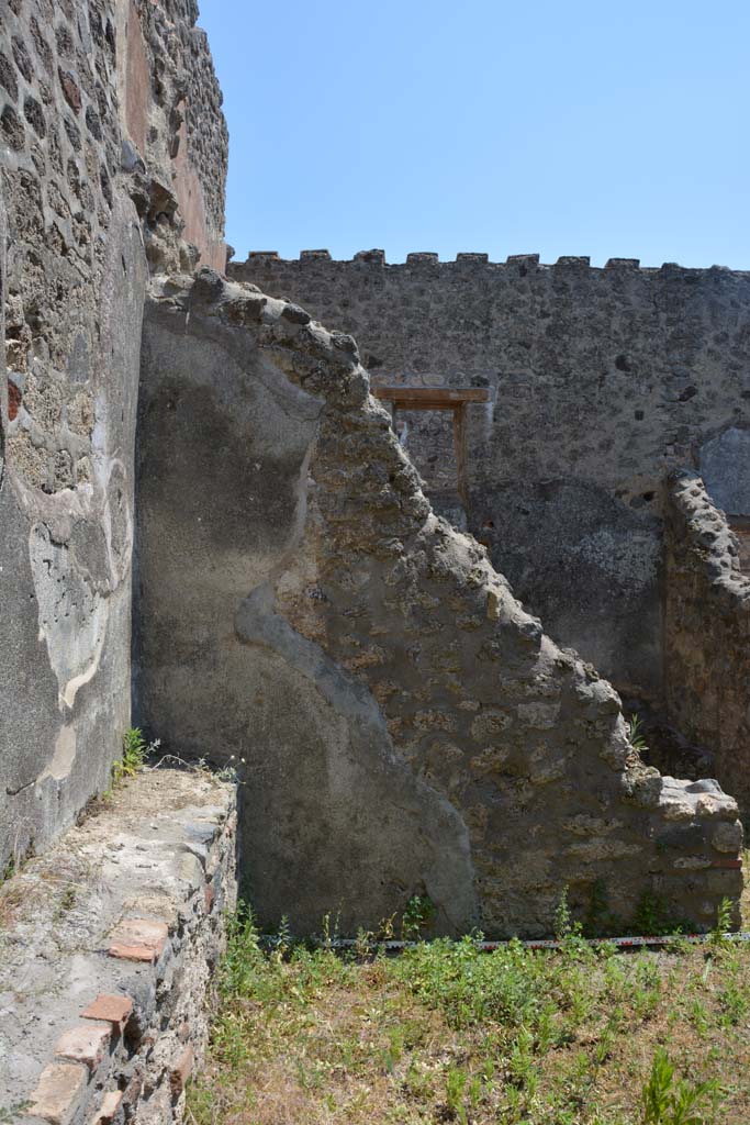 IX.5.17/6 Pompeii. May 2017. Room x, looking towards south wall in south-east corner.
Foto Christian Beck, ERC Grant 681269 DCOR.

