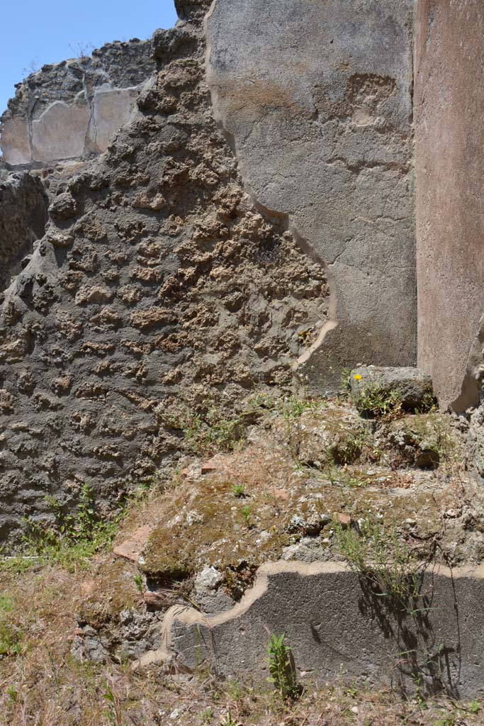 IX.5.6 Pompeii. May 2017. Room q, north wall at east end above steps.
Foto Christian Beck, ERC Grant 681269 DCOR.
