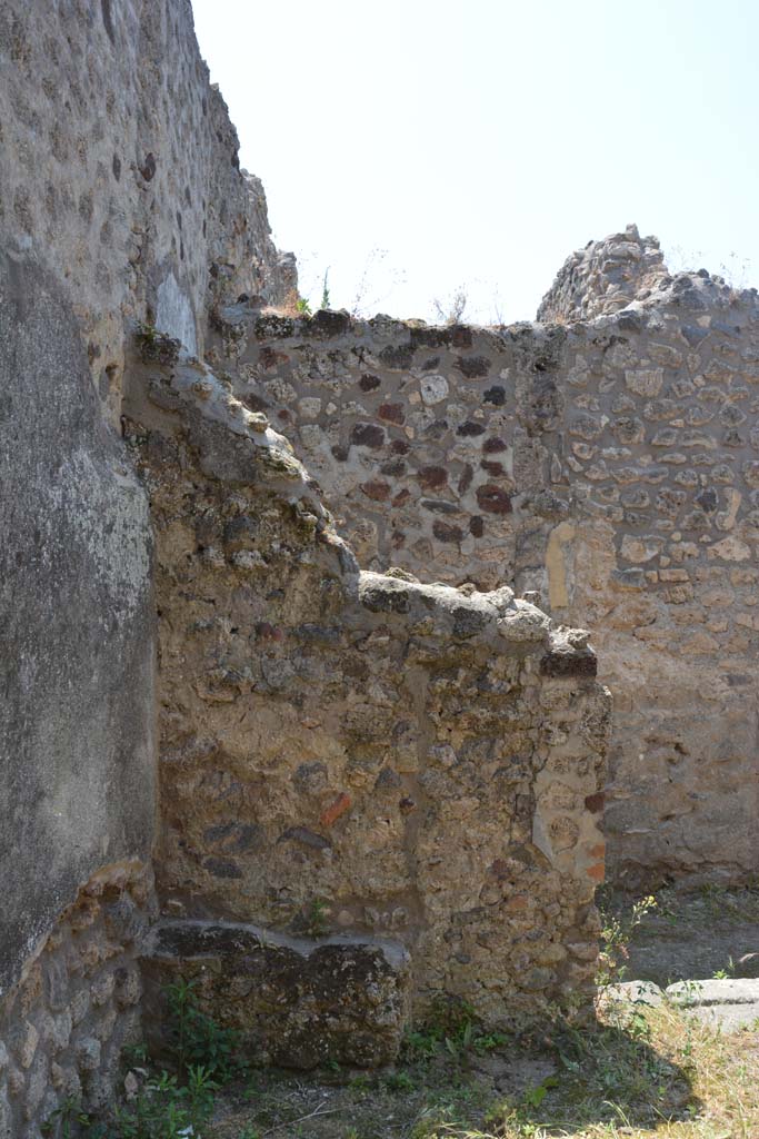 IX.5.6 Pompeii. May 2017. 
Room q, looking towards west wall in south-west corner, with doorway to corridor y, on right.
Foto Christian Beck, ERC Grant 681269 DCOR.
