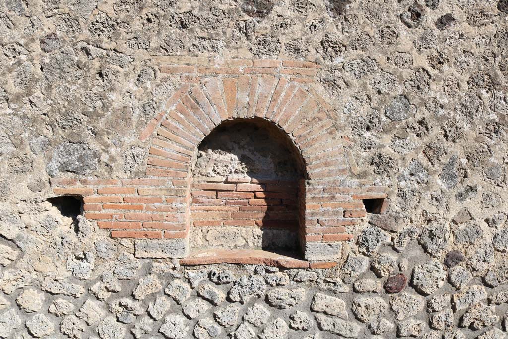 IX.5.17/6 Pompeii. February 2020. 
Room 17, looking towards niche on east wall in garden area of IX.5.6. Photo courtesy of Aude Durand.
