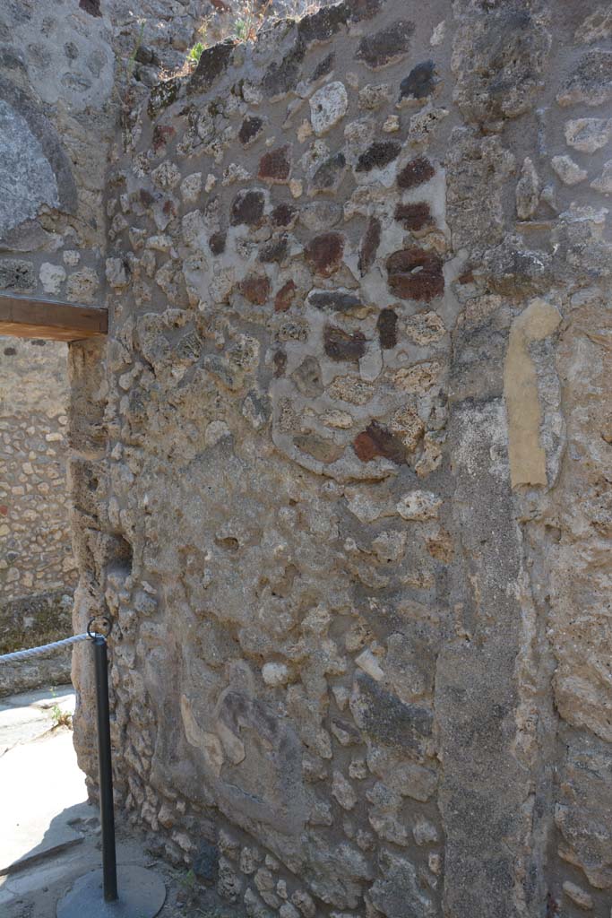 IX.5.6 Pompeii. May 2017. 
Room y, west side of entrance corridor, looking south-west towards doorway.
Foto Christian Beck, ERC Grant 681269 DÉCOR
