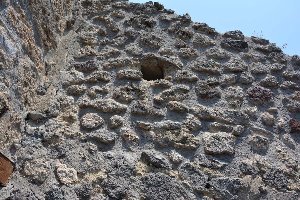 IX.5.6 Pompeii. May 2017. Room y, upper east wall in north-east corner of corridor.
Foto Christian Beck, ERC Grant 681269 DÉCOR.
