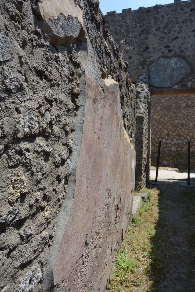 IX.5.17/6 Pompeii. May 2017. 
Room y, looking south along east wall towards doorway to room q, centre left, and entrance IX.5.17. 
Foto Christian Beck, ERC Grant 681269 DÉCOR.
