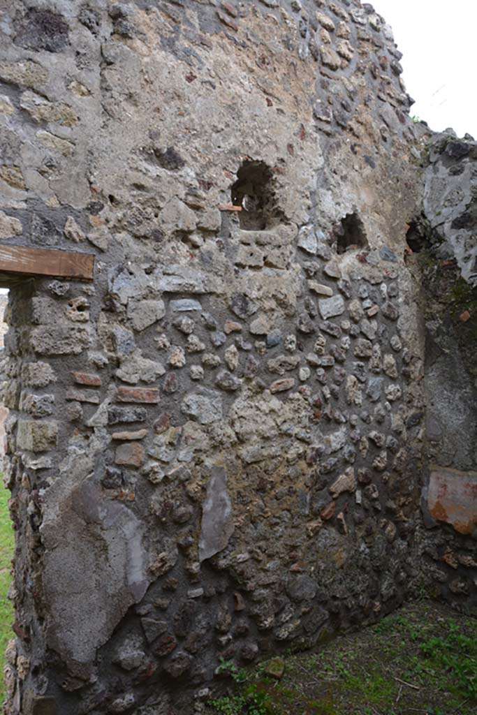 IX.5.18 Pompeii. March 2018. Room “h”, looking east along north wall from doorway.
Foto Annette Haug, ERC Grant 681269 DÉCOR.
