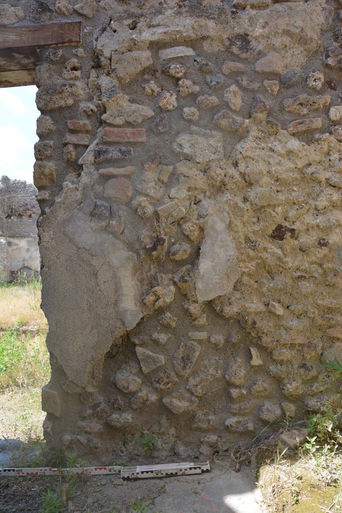 IX.5.18 Pompeii. May 2017. Room h, north wall on east side of doorway.
Foto Christian Beck, ERC Grant 681269 DÉCOR.
