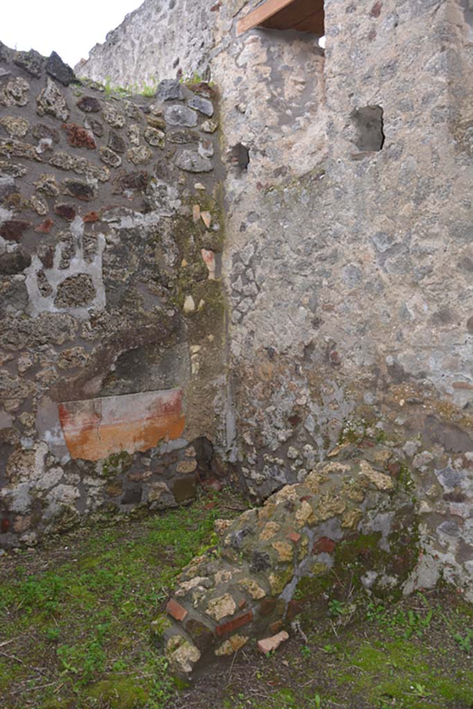 IX.5.18 Pompeii. March 2018. Room “h”, looking south-east towards latrine from west end.  
Foto Annette Haug, ERC Grant 681269 DÉCOR.
