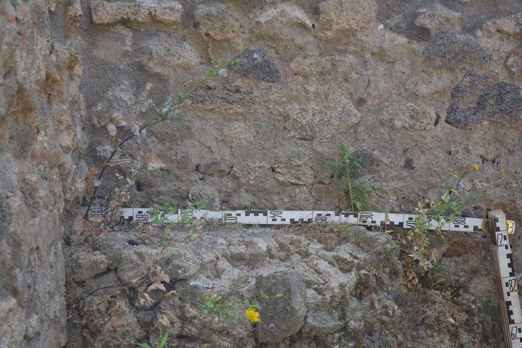 IX.5.18 Pompeii. May 2017. Room h, detail of remaining structure from lower west wall in south-west corner.
Foto Christian Beck, ERC Grant 681269 DÉCOR.

