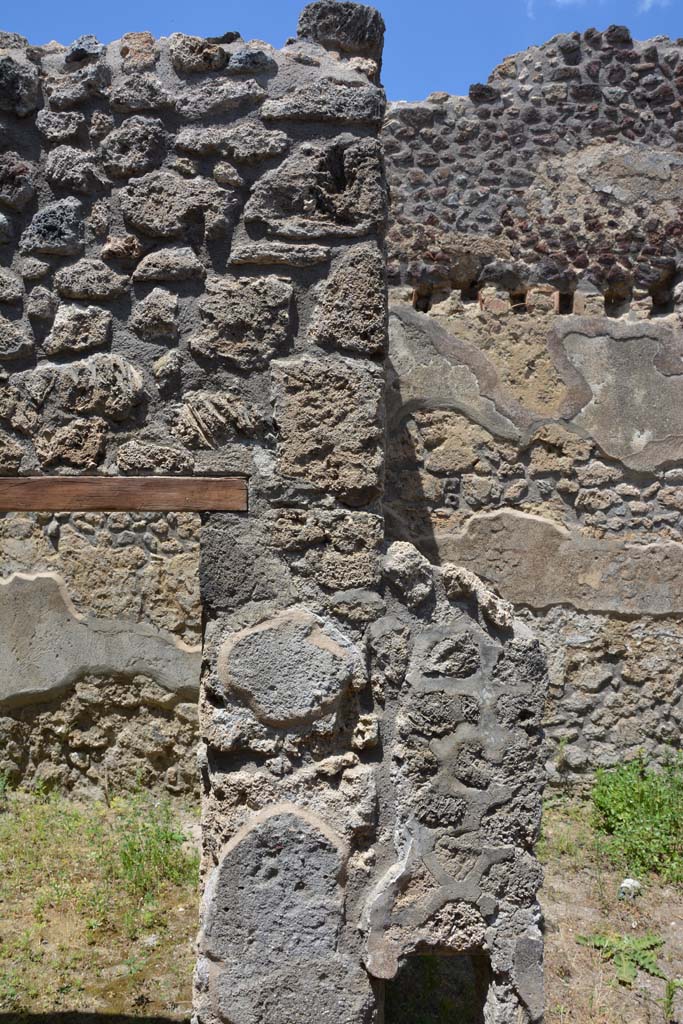 IX.5.18 Pompeii. May 2017. Room “q”, upper north wall between room “s”, and room “r”.
Foto Christian Beck, ERC Grant 681269 DÉCOR.

