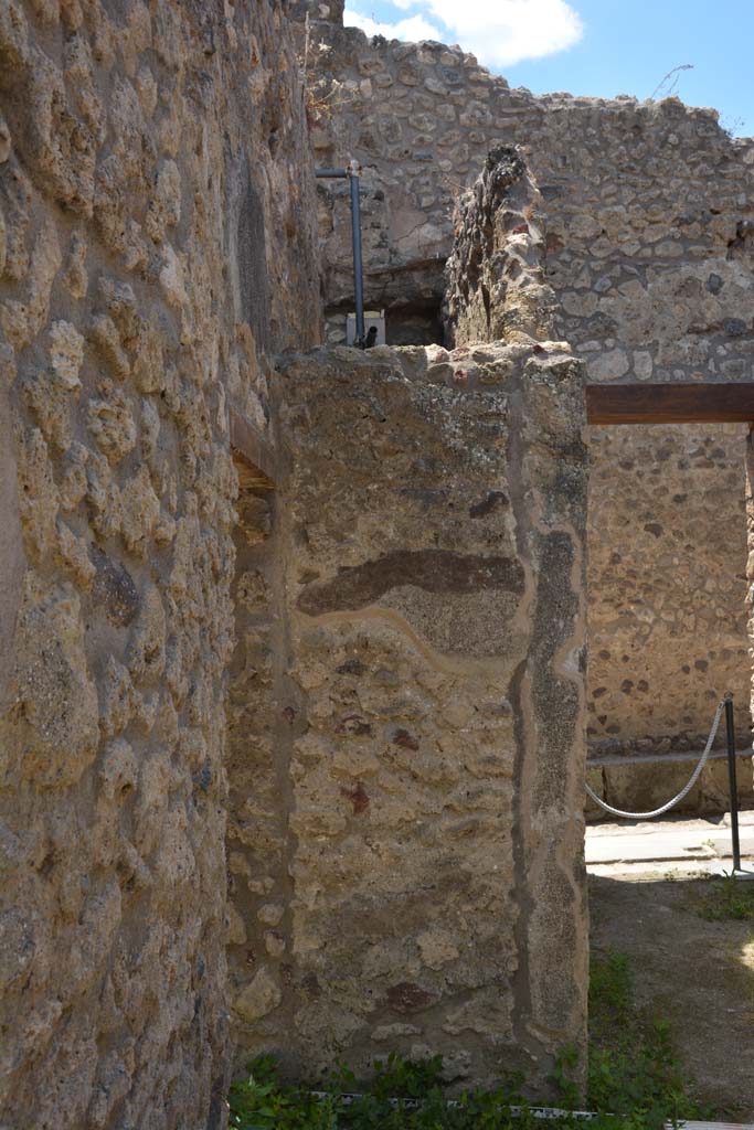 IX.5.18 Pompeii. May 2017. Room “q”, looking west from doorway to room “u”.
Foto Christian Beck, ERC Grant 681269 DÉCOR.

