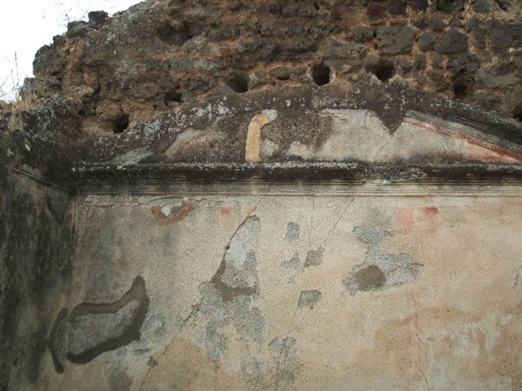 IX.5.18 Pompeii. May 2005. Room “p”, looking towards upper west wall of cubiculum with two doors.  
The west wall was vaulted and had a moulded cornice. 
The red zoccolo was panelled, the panels of the white middle zone were separated by narrow compartments with a red background crossed by smooth candelabra towards the base and summit and twisting in the central part.

