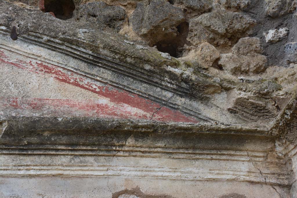 IX.5.18 Pompeii. March 2017. Room p, north end of upper west wall, stucco cornice and holes for arched/vaulted ceiling. 
Foto Christian Beck, ERC Grant 681269 DÉCOR
