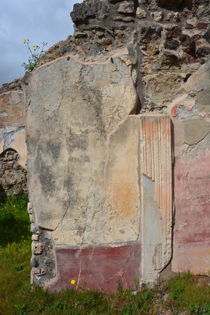 IX.5.18 Pompeii. March 2017. 
Room n, north wall with dividing decorative pilaster between room l (L) on left, and room n, on right.
Foto Christian Beck, ERC Grant 681269 DÉCOR.

