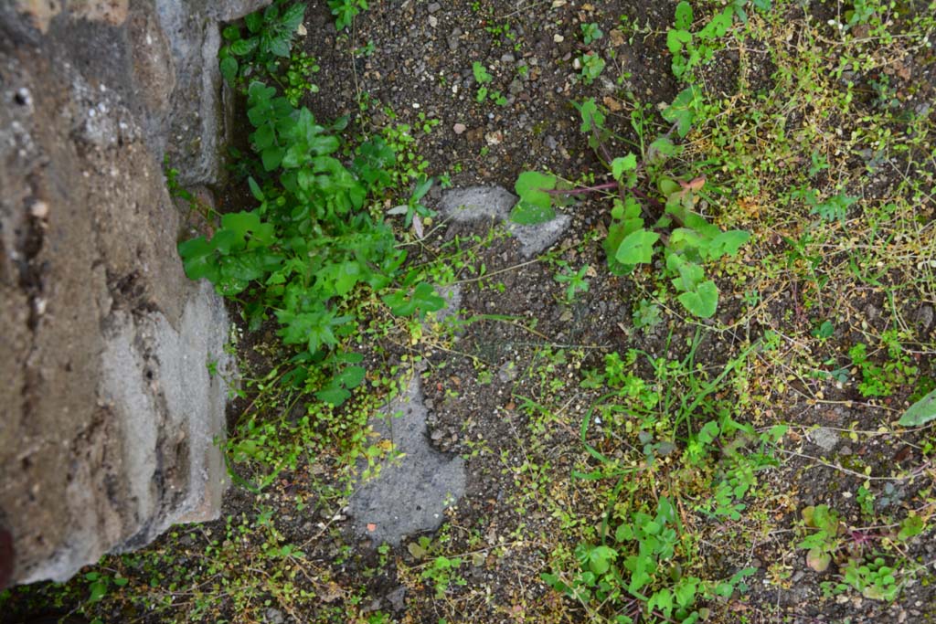 IX.5.18 Pompeii. March 2017. Room a, threshold at north end of east side of entrance corridor joined with atrium.
Foto Christian Beck, ERC Grant 681269 DÉCOR.
