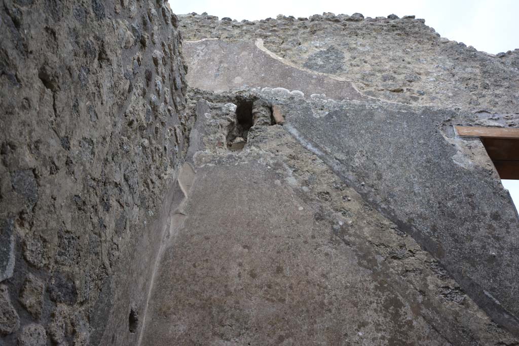 IX.5.18 Pompeii. May 2017. Room c, upper south-east corner and south wall with imprint of stairs to upper floor.
Foto Christian Beck, ERC Grant 681269 DÉCOR.
