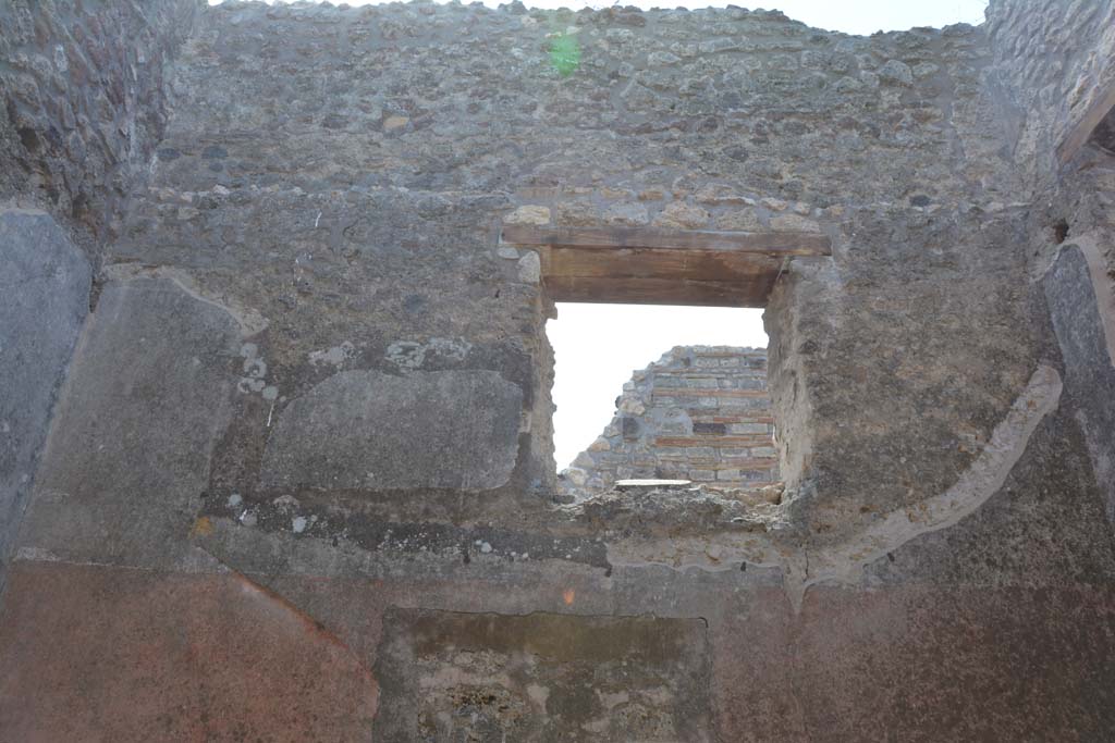 IX.5.18 Pompeii. May 2017. Room e, upper south wall.
Foto Christian Beck, ERC Grant 681269 DÉCOR.
