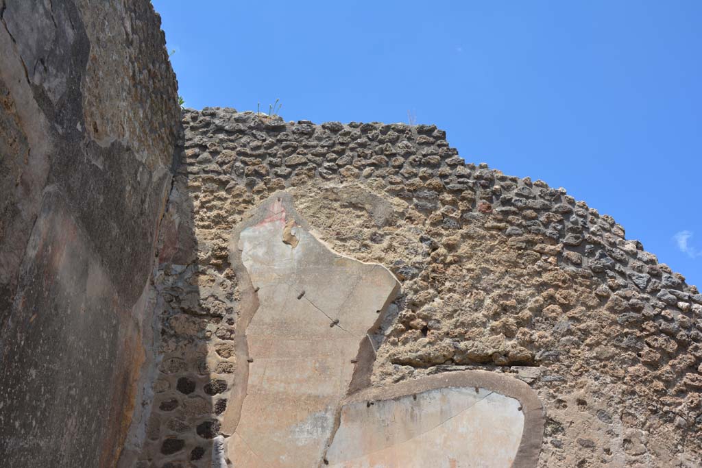 IX.5.18 Pompeii. May 2017. Room “f”, upper north wall. 
Foto Christian Beck, ERC Grant 681269 DÉCOR.
