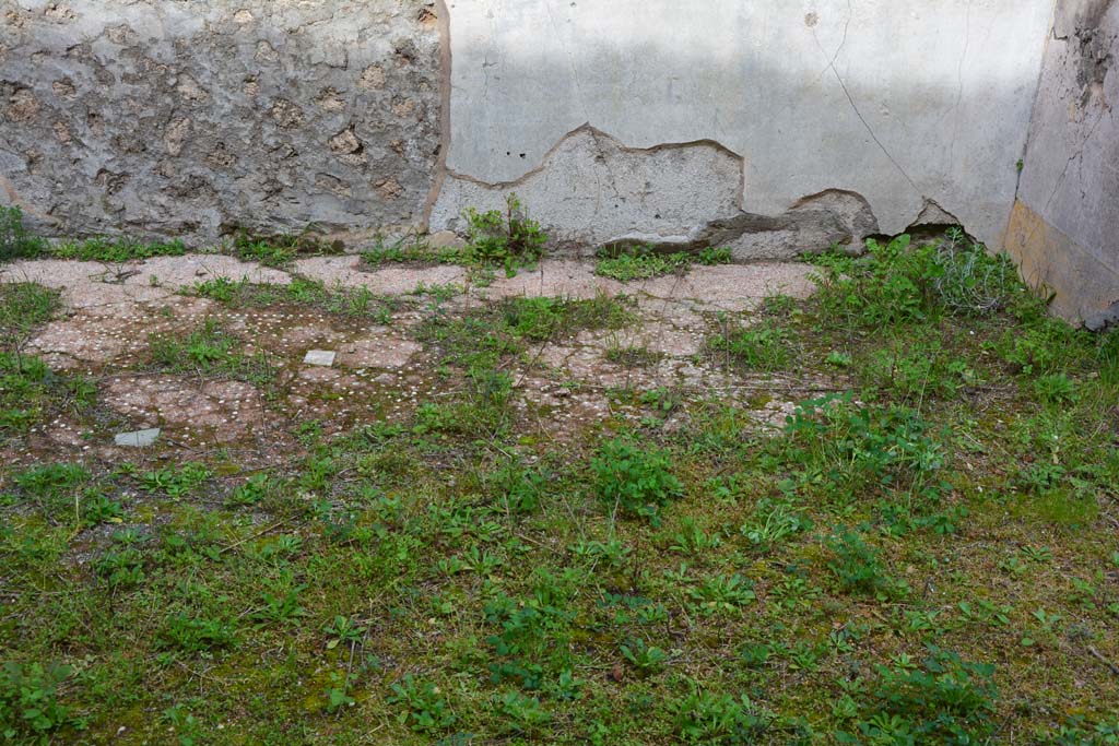 IX.5.18 Pompeii. March 2017. Room f, looking across flooring towards north wall. 
Foto Christian Beck, ERC Grant 681269 DÉCOR.
