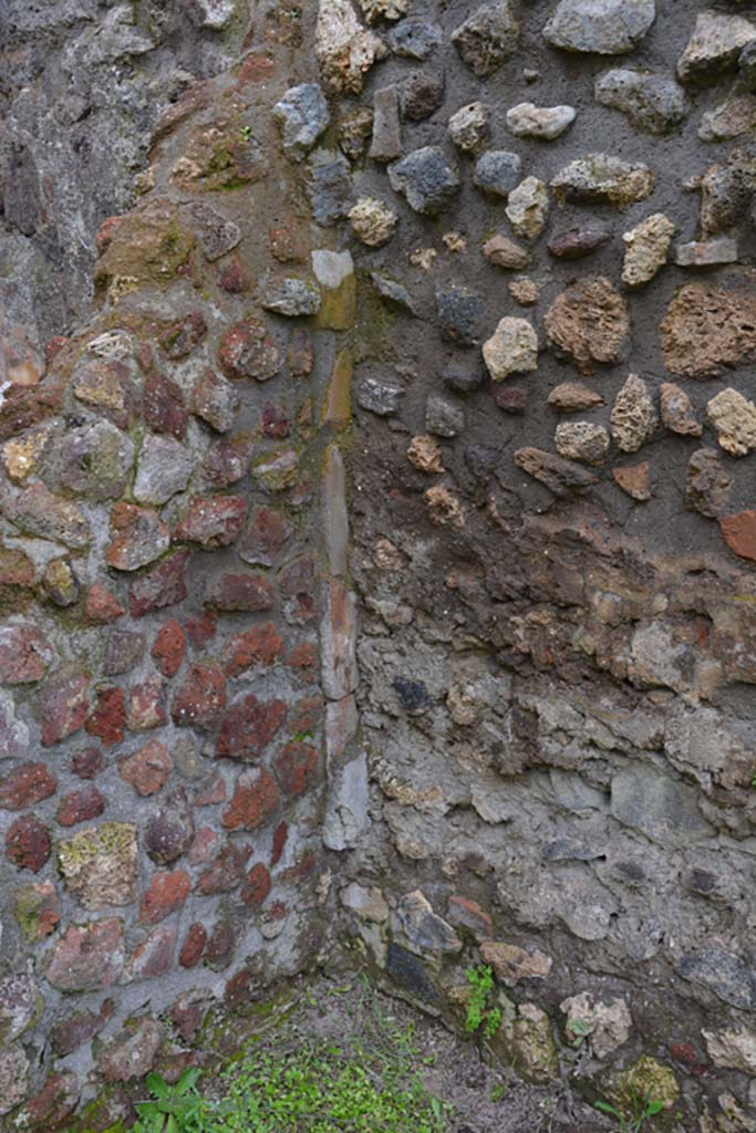 IX.5.18 Pompeii. March 2018. Room “z”, looking towards west wall in north-west corner.
Foto Annette Haug, ERC Grant 681269 DÉCOR.
